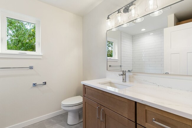 Building Photo - Halleck Townhomes Triplex