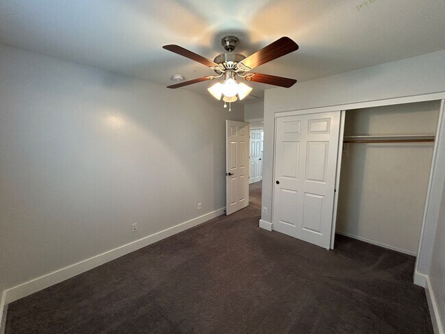 Building Photo - 15439 W Poinsettia Dr