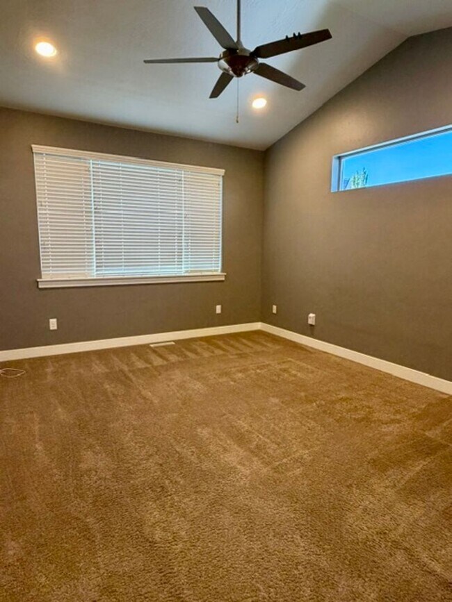 Building Photo - PRIMARY SUITE ON MAIN in a Beautiful Herriman House