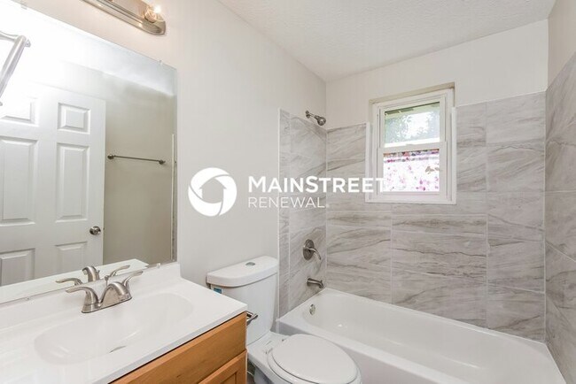 Building Photo - 3 Bedroom Pet-Friendly Home in LOUISVILLE, KY with Main Street Renewal