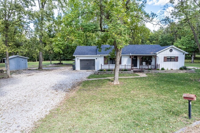Building Photo - 502 N Strawn Rd