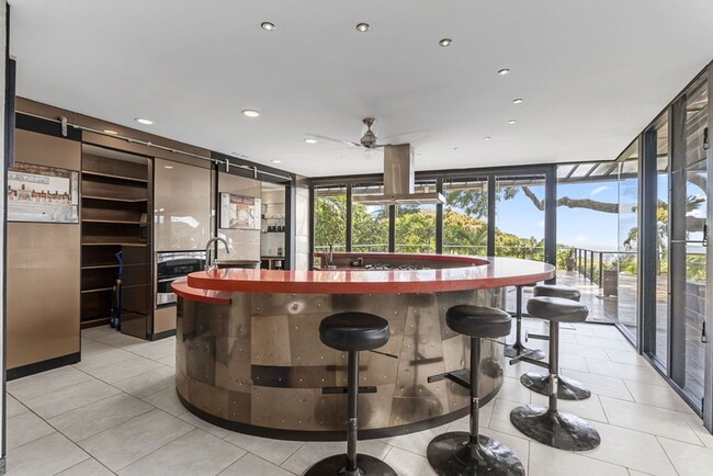 Building Photo - Tantalus Glass House: Modern Luxury with S...