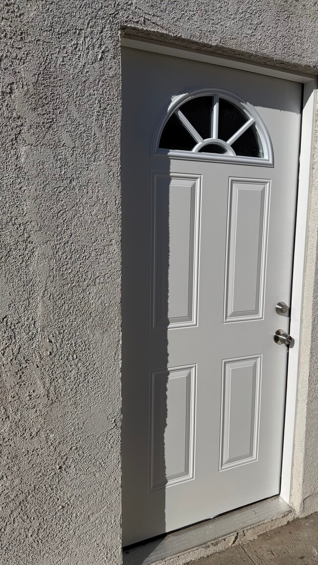 Building Photo - 907 Herbine St