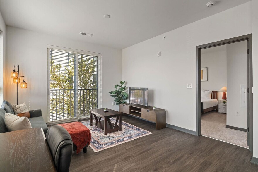 Primary Photo - 6160 N Rural St