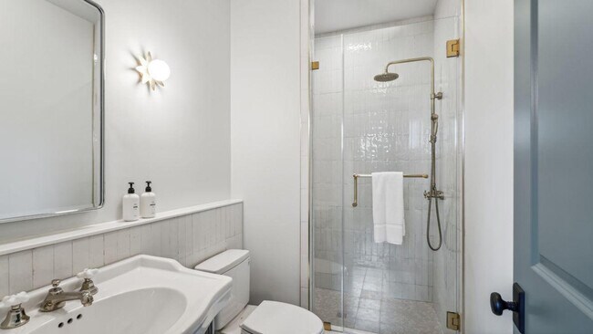 Building Photo - 310 N Rampart St