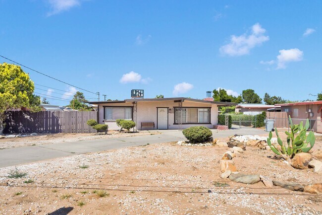 Primary Photo - ADORABLE 1 BEDROOM 1 BATH IN HESPERIA
