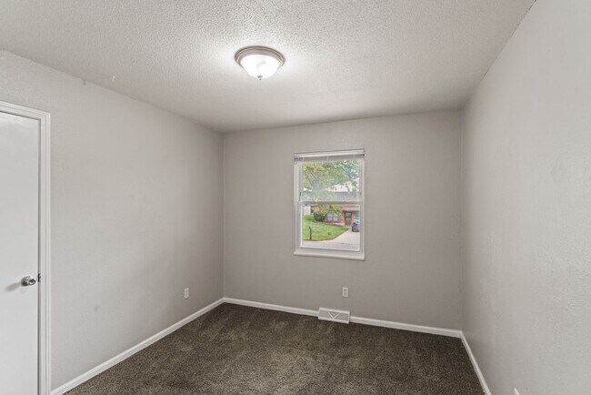 Building Photo - Affordable 2-Bedroom Duplex with Garage, D...