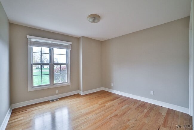 Building Photo - 480 Whitehaven Rd