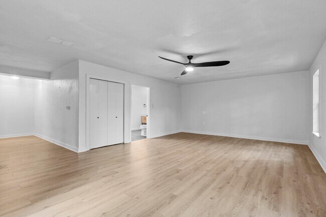 Building Photo - 3333 Meadow Hill Rd
