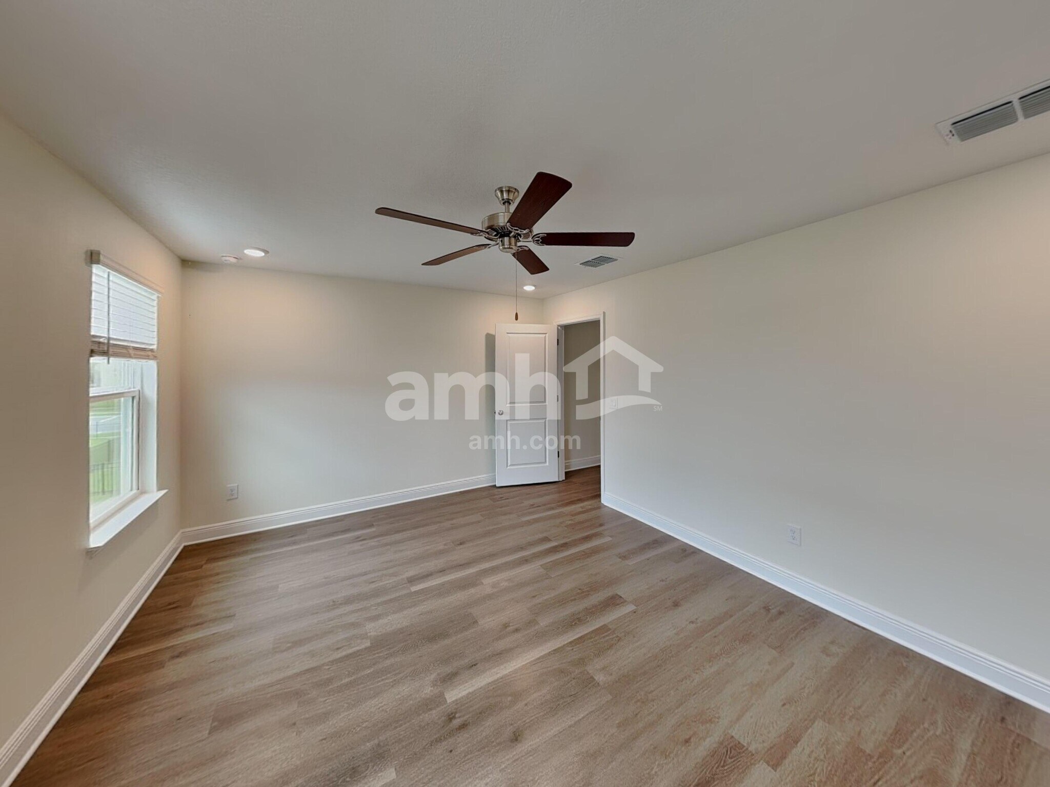 Building Photo - 5992 Pinewood Ests Dr