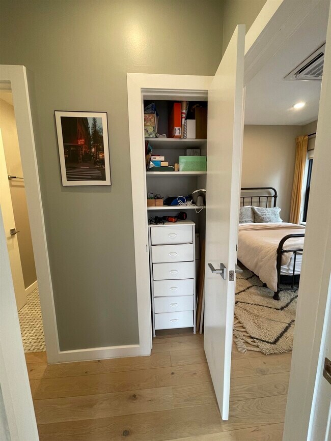 Building Photo - 354 Grove St