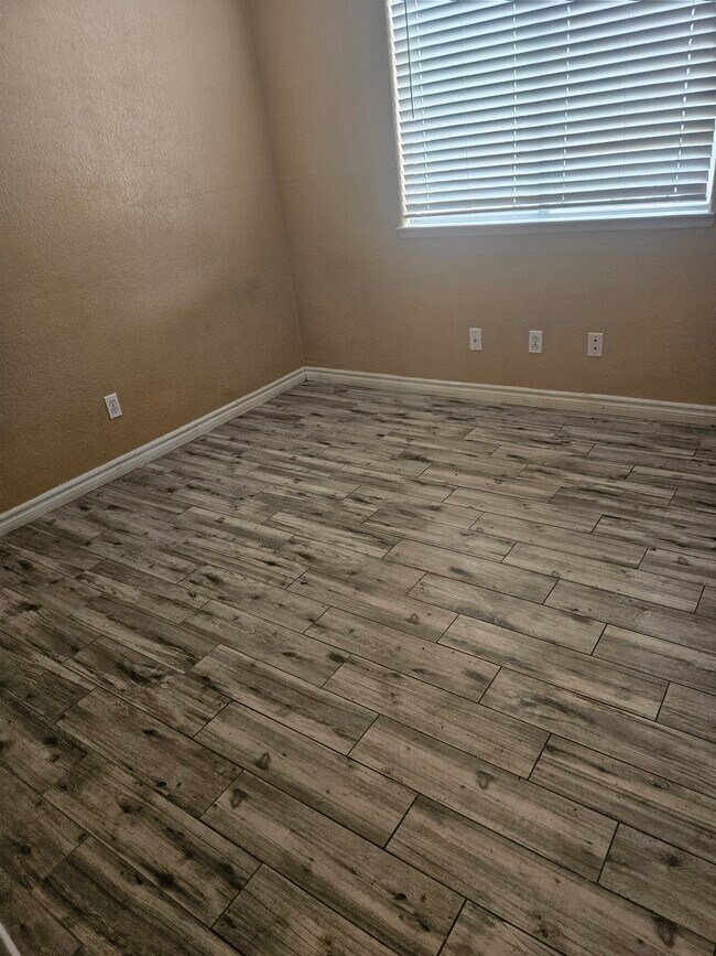 Building Photo - 6102 Hillside Bloom Ct