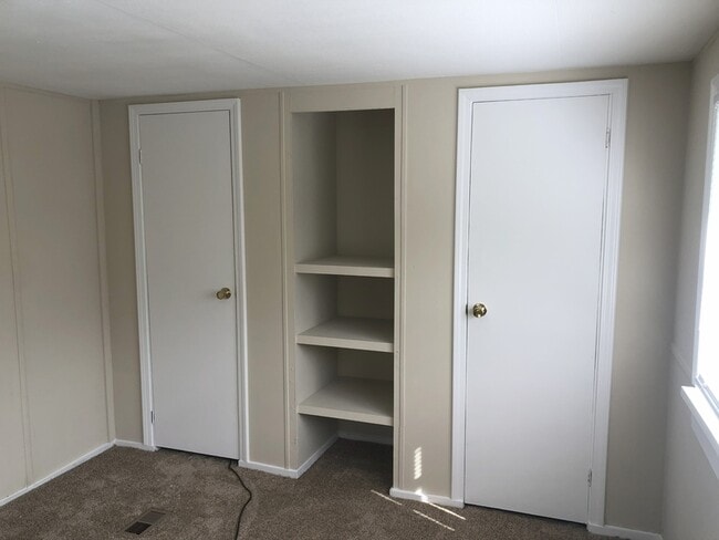 Building Photo - 295 E Wright St