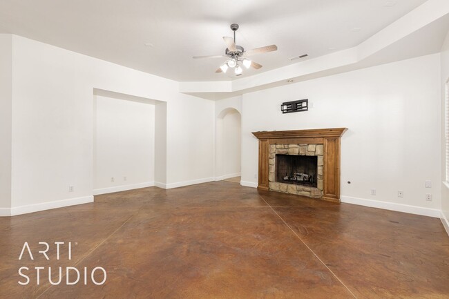 Building Photo - 4 Bedroom. 2/5 Bathroom Home in Meadow Val...