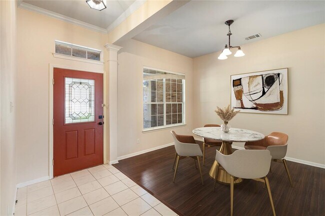 Building Photo - 1511 Weatherford Dr
