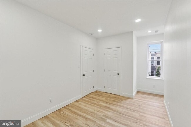 Building Photo - 17 N Millick St