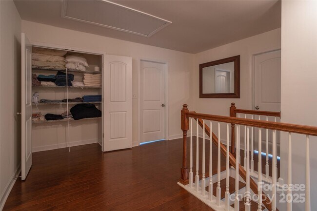 Building Photo - 4938 El Molino Dr