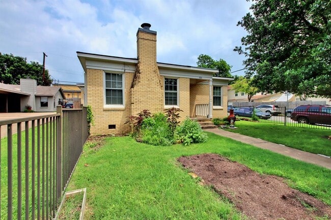 Building Photo - 1408 W 47th St