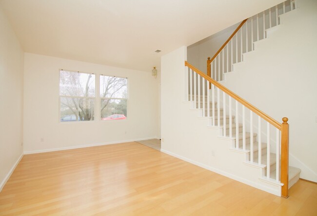 Building Photo - West Davis 4 Bedroom 2.5 Bathroom Home Rig...