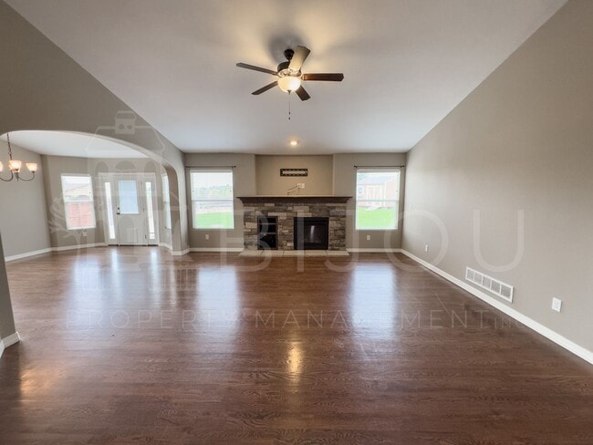 Building Photo - Large Well-Maintained Peyton Home
