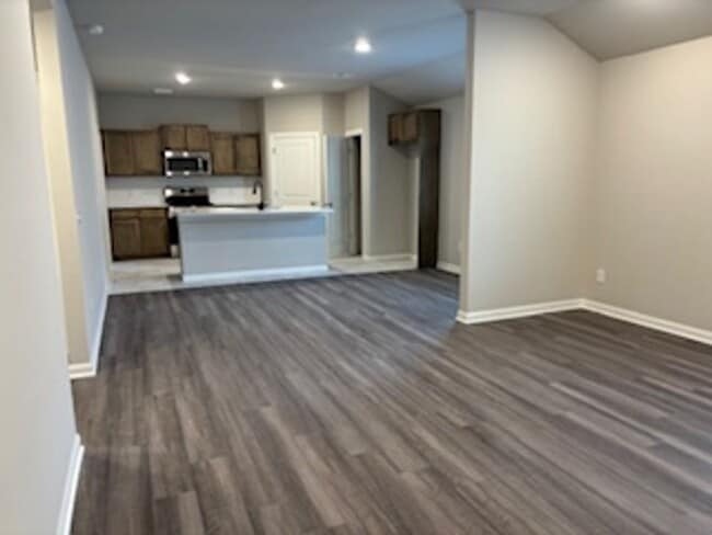 Building Photo - New Home! 1st month free!