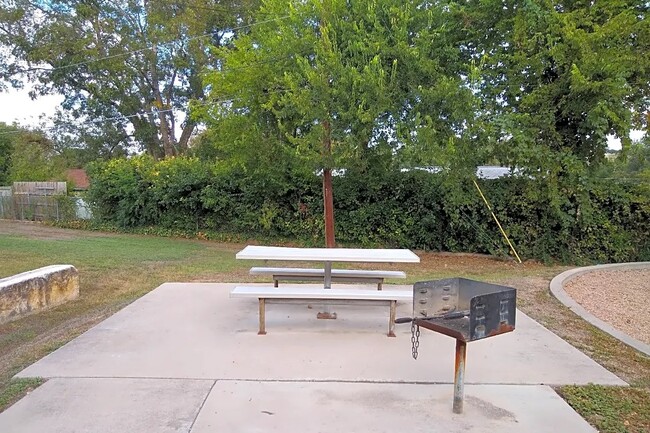 Building Photo - 1001 Pecan Valley Dr