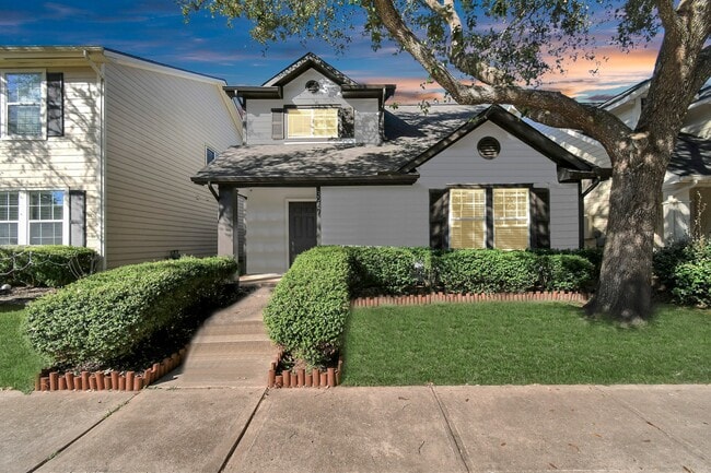 Building Photo - 3947 Carriage Park Row