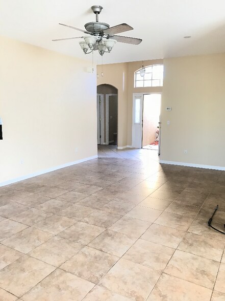 Building Photo - 4654 Redmond Pl