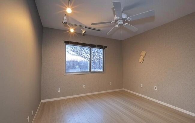 Building Photo - 693 Mallard Ln