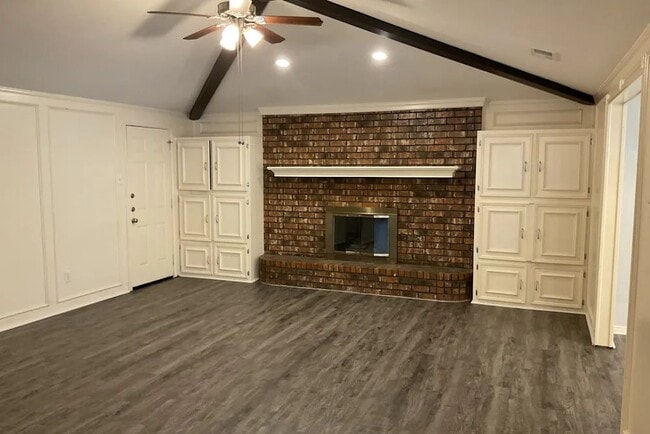 Building Photo - 3921 Double Oak Ln