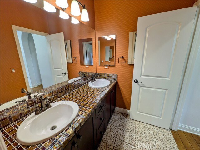 Building Photo - 23 Golf Dr