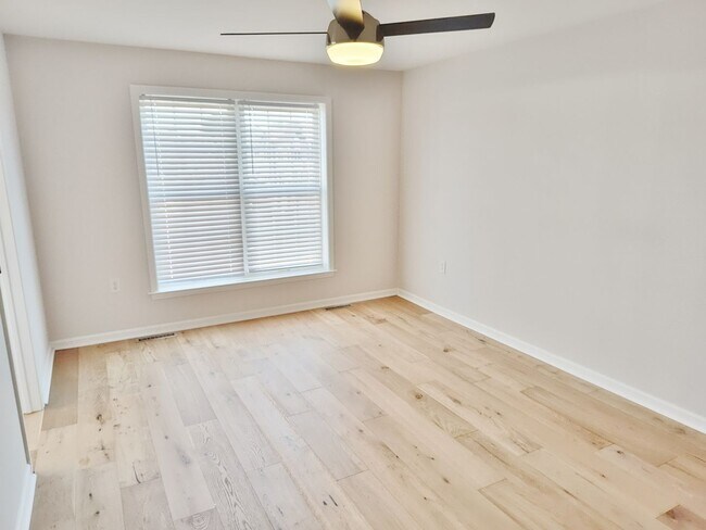 Building Photo - 3 Bed / 2-1/2 Bath Single Family Home