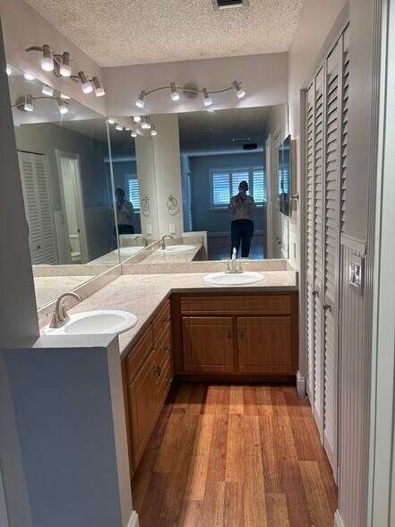 Master bathroom - 11756 Terra Bella Blvd