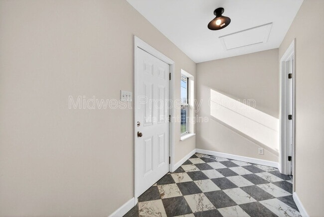 Building Photo - 5324 Nagel Ave