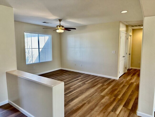 Building Photo - Northwest Dream Home!!!! 3+2 Granite Counters, Hardwood Floors, 3 Car Garage, RV Parking, and New...