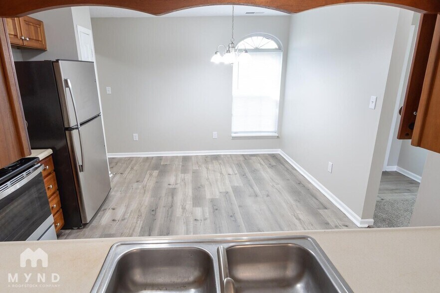 Building Photo - 2205 Autumn Creek Dr