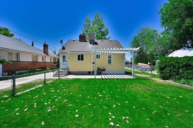 Building Photo - 2789 Alden St E