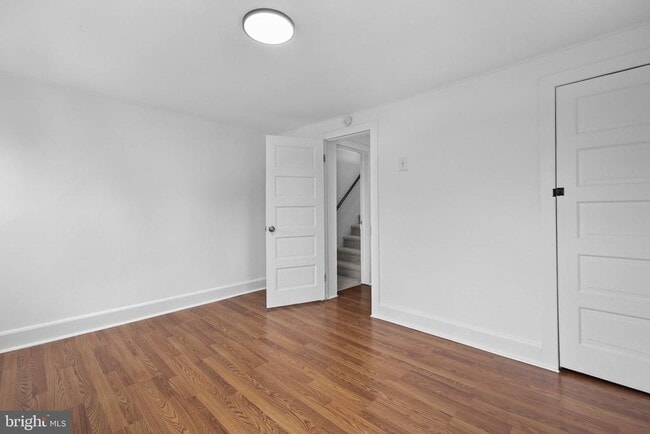 Building Photo - 34 E Hendrickson Ave