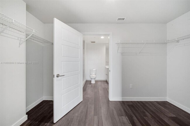 Building Photo - 555 NE 8th St
