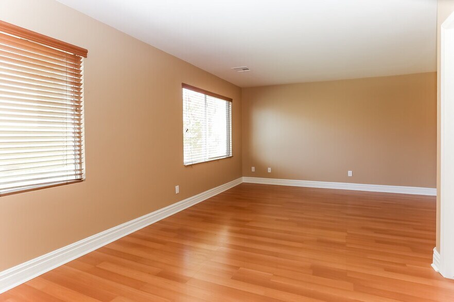 Building Photo - 9219 Horseshoe Basin Ave