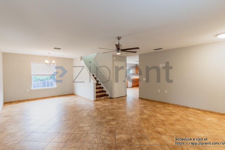 Building Photo - 817 Sheraton Ave