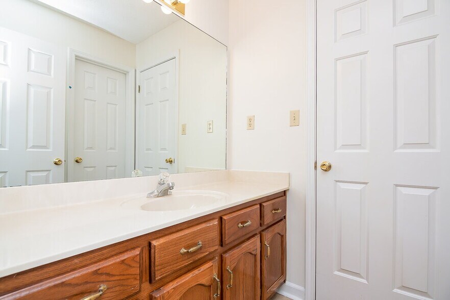 Building Photo - 1400 Milestone Dr