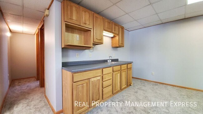 Building Photo - 3 Bed 3 Bath Home with 2 Stall Attached Ga...