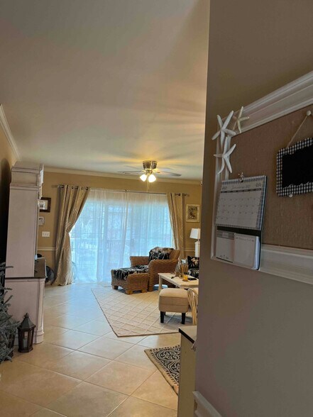 Building Photo - 4281 Hibiscus Dr