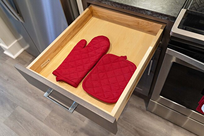 Building Photo - 2135 24th Ave N