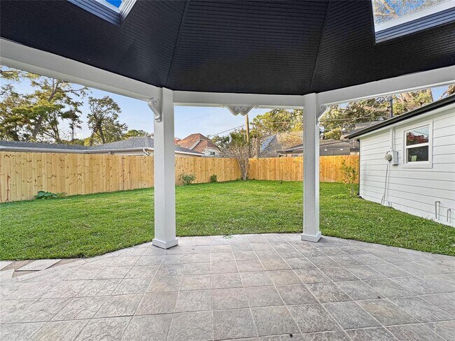 Building Photo - 5034 Oak Shadows Dr