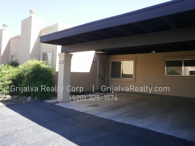 Building Photo - Cute 2 Bedroom, 2 Bath Townhome  (Speedway...