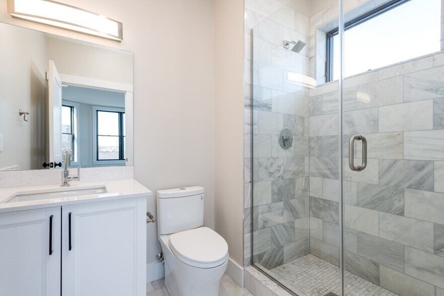 Building Photo - 305 Webster Ave