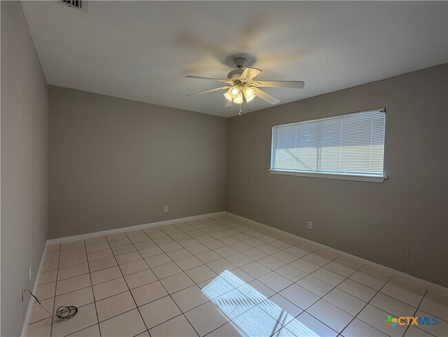 Building Photo - 111 Lancelot St