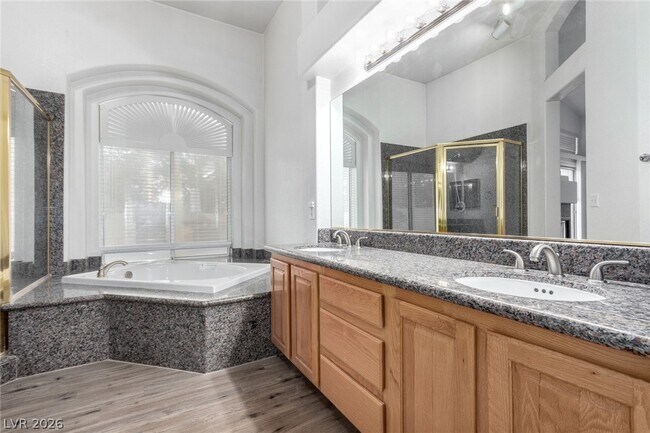 Building Photo - 2412 Shady Vista Dr